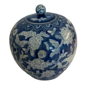 Large Chinese Porcelain Blue & White Ginger Jar Handpainted